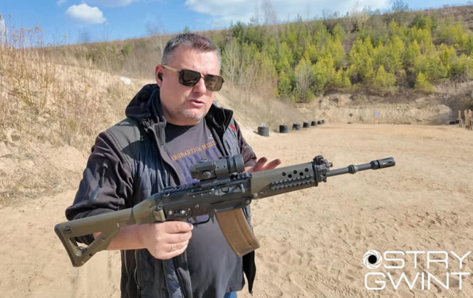 Karabin SIG 553 - niezawodność Kałasznikowa w szwajcarskim wydaniu