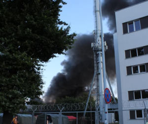 Pożar lokomotywowni w Grudziądzu. Słup dymu widać z daleka [ZDJĘCIA]