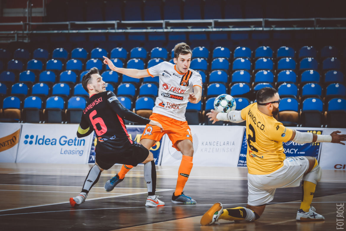 FC Toruń - Constract Lubawa 2:4, zdjęcia z zaległego meczu w Arenie Toruń