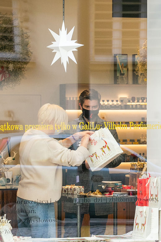 Śmiszek kupił prezenty Biedroniowi