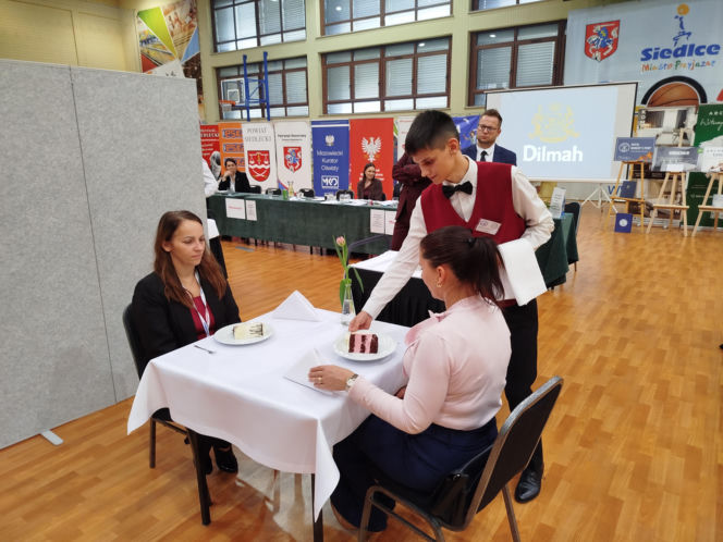 Już po raz ósmy w Siedlcach rywalizowali młodzi kelnerzy z całej Polski