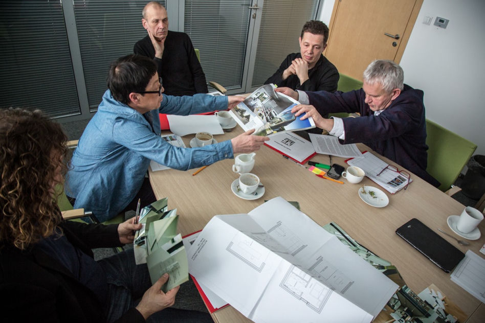 Obrady jury, Życie w Architekturze