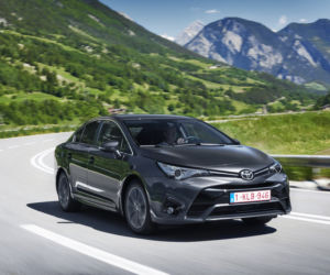 Toyota Avensis lifting 2015