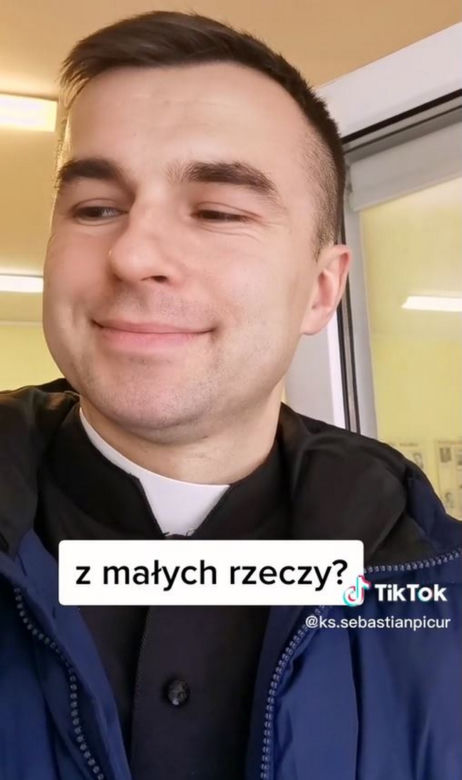 Ksiądz Sebastian krzewi wiarę na Tik Toku