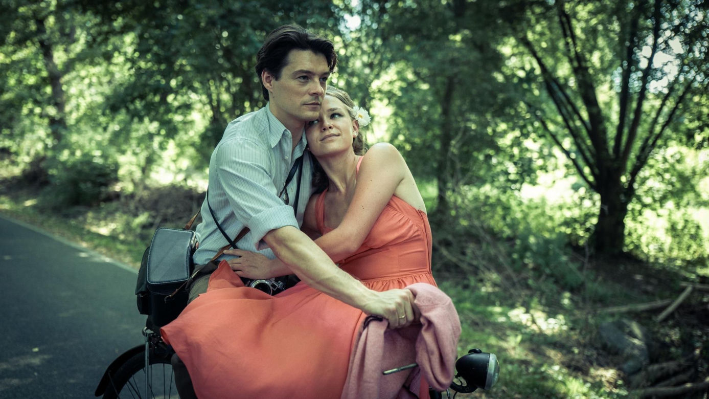 Czarna śmierć. Igor Bielik (Tomasz Ziętek), Anna (Agata Łabno)