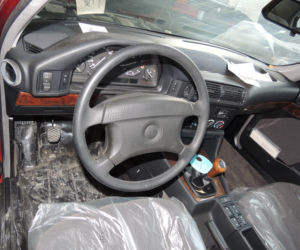 Bułgaria. Odnaleziono w magazynie 11 fabrycznie nowych BMW E34