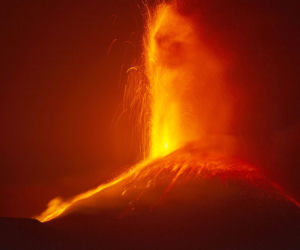 Etna. Wulkan gigant znowu wybucha w Europie!