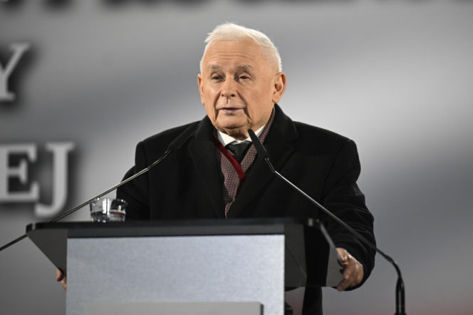 Marsz Pamięci PiS przeszedł ulicami Warszawy. To już 16 lat po katastrofie smoleńskiej