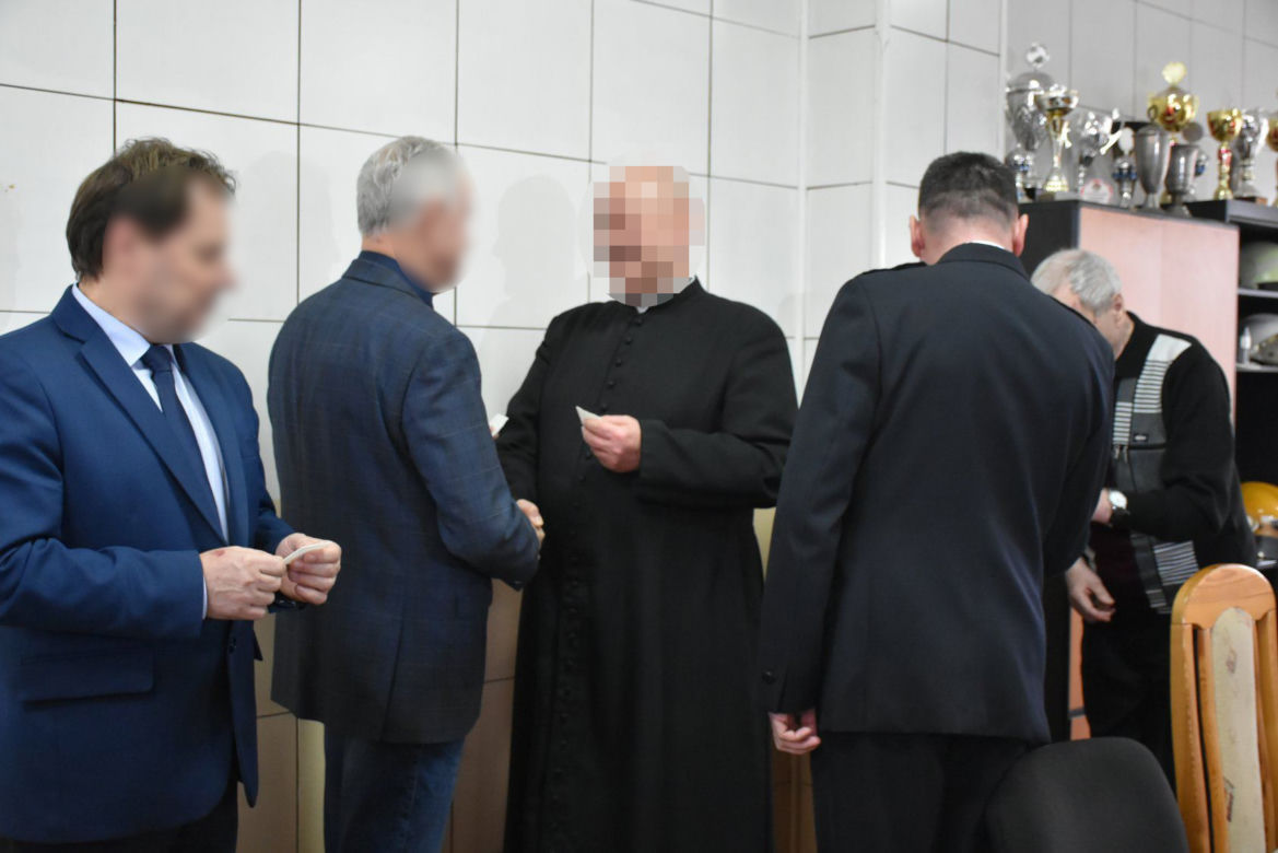 Ksiądz siał zgorszenie na ulicy w centrum Gryfic?