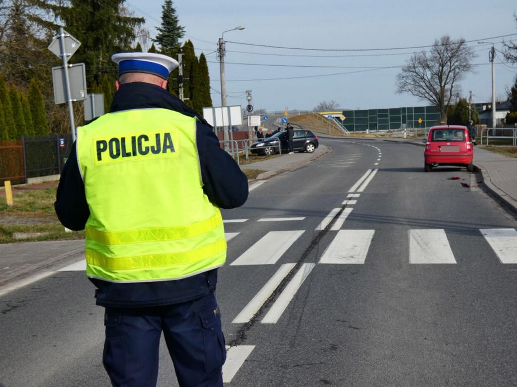 Wypadek w Brwinowie. 12-latka potrącona na pasach