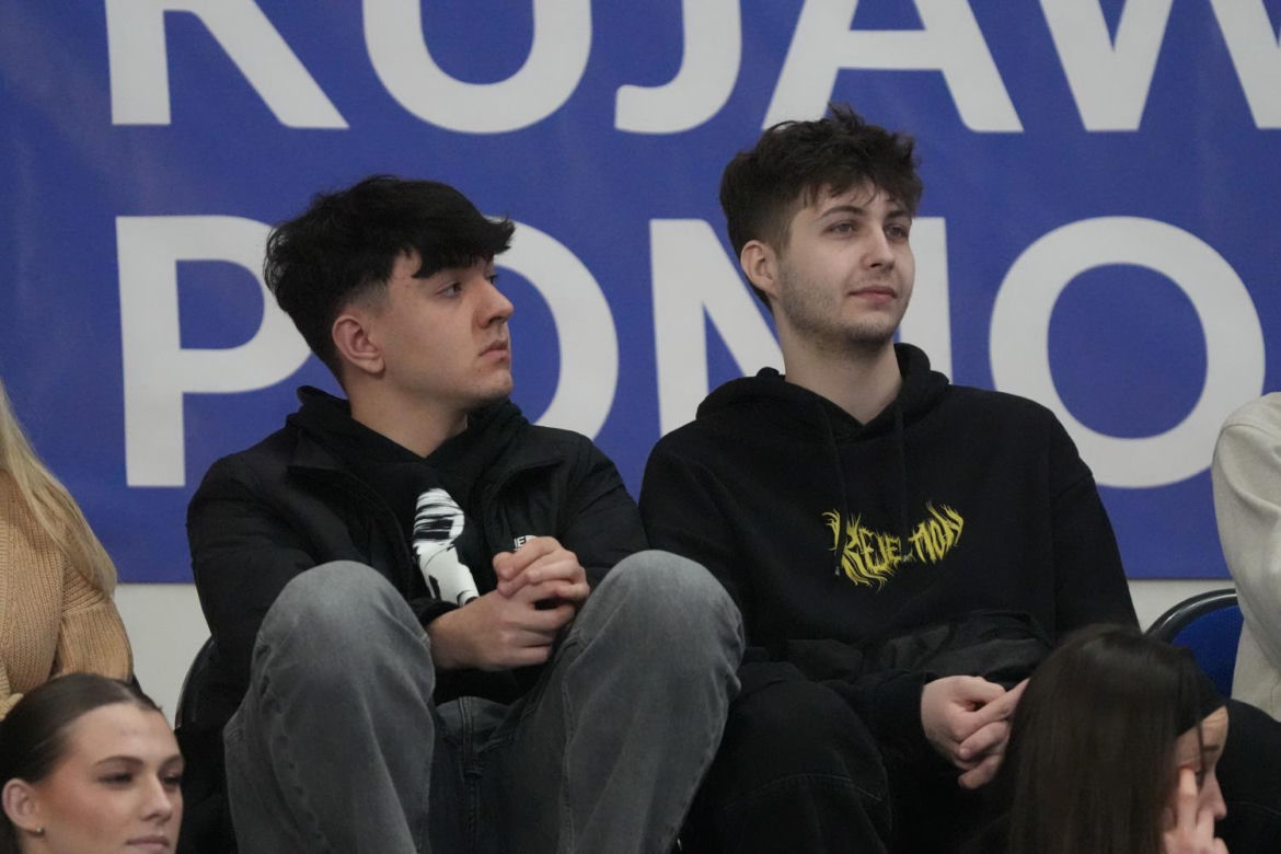 Halowe Mistrzostwa Polski 2025 w Arenie Toruń. Zdjęcia kibiców z trybun i sportowców