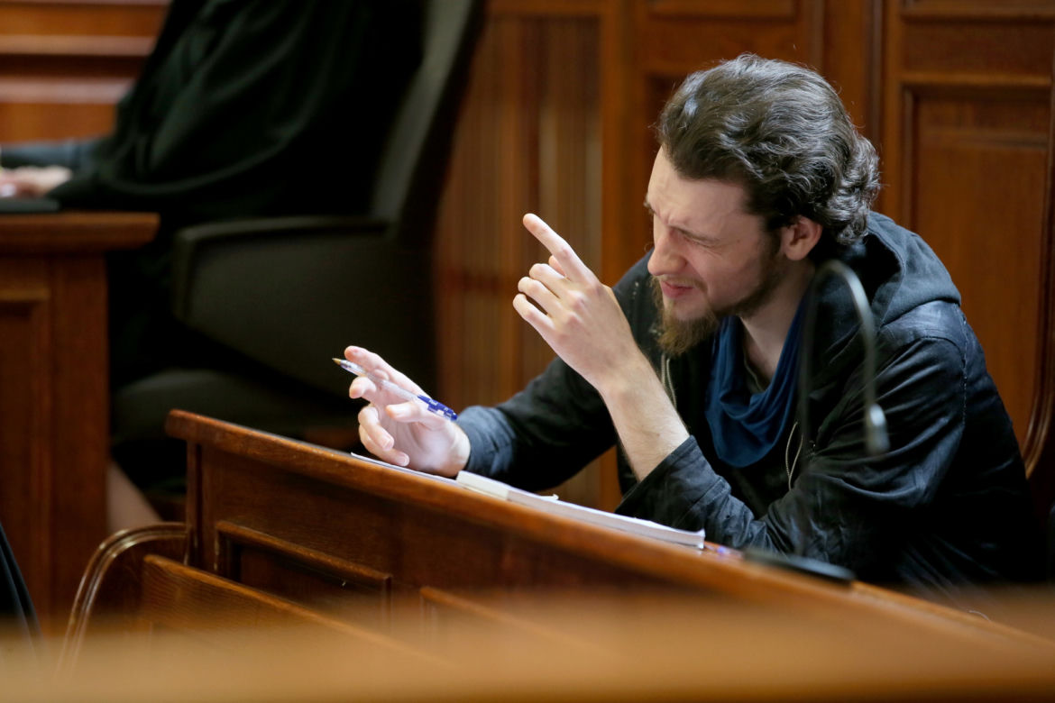 "Nie jestem winny zamordowania mojej matki ale jestem winny jej śmierci". Karl znów zeznaje w sprawie morderstwa Amerykanki 