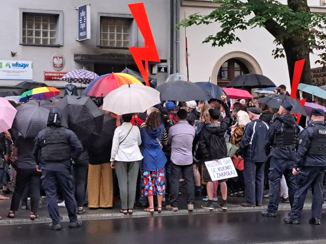"Nigdy nie będziesz szła sama. Solidarnie z Joanna". Protest w Krakowie