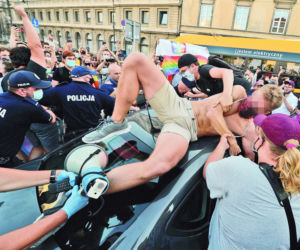 Tęczowa wojna na ulicach