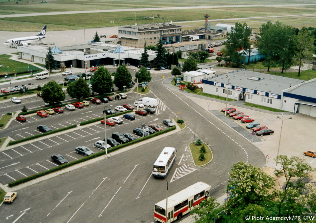 Tak się kiedyś latało! Katowice Airport 20 lat temu. Te zdjęcia to prawdziwa podróż w czasie