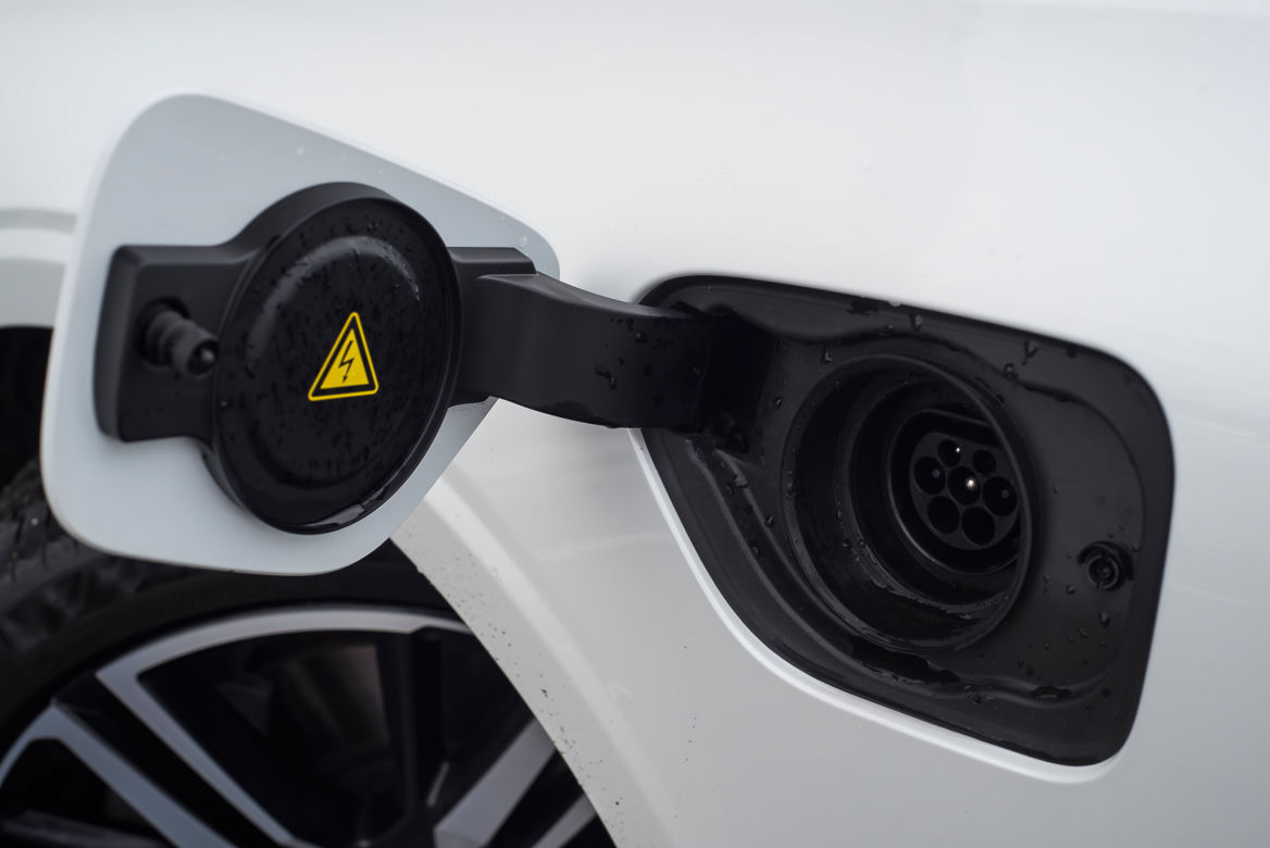 Volvo V60 T8 Twin Engine AWD R-Design AT8