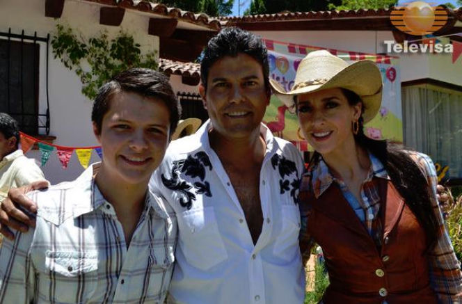 Prawdziwe uczucie (Amores Verdaderos). Beatriz (Susana Gonzalez), Santino "Salsero" (Francisco Gattorno)