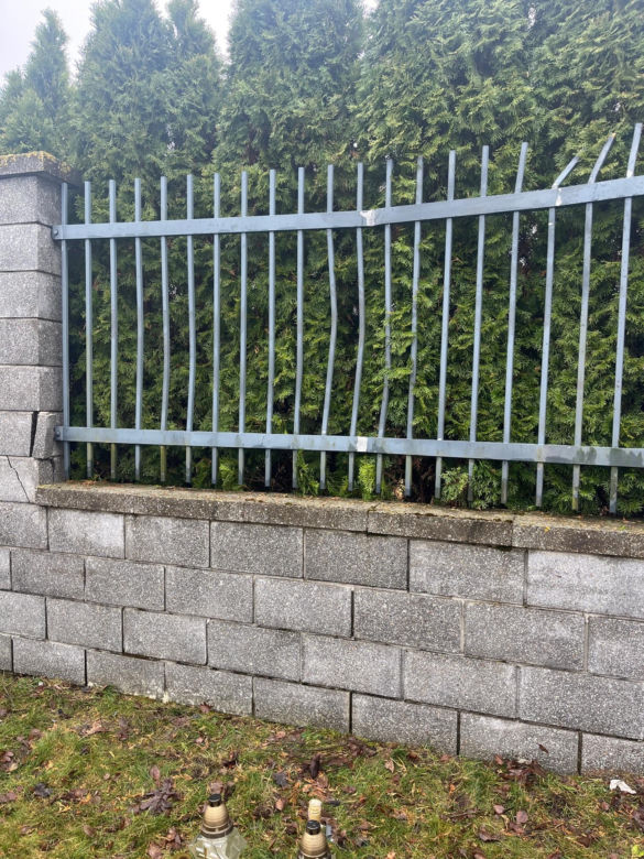 Tragiczny wypadek w Chełmie. Dwóch 18-latków nie żyje. Znicze na miejscu tragedii