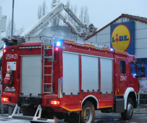 Pożar Lidla na Bielanach. 20 jednostek straży na miejscu.