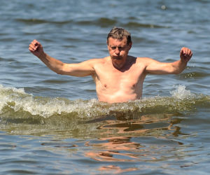 Woli Bałtyk od Hawajów