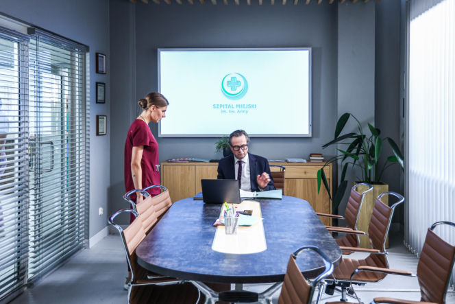 "Szpital św. Anny", odcinek 84: Irena Bursztyn po zdradzie męża znajduje schronienie u Darii. Zyta konfrontuje się z dyrektorem Streckerem