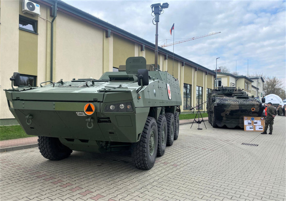 Wojsko opanowało Nowy Sącz.  Ruszyły Wojskowe Targi Służby i Pracy