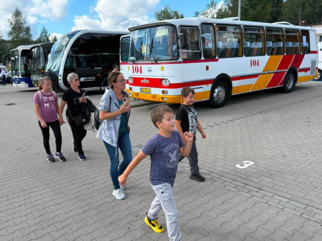 Kultowe autobusy opanowały Starachowice! Ruszył III Zlot i świętowanie 70-lecia komunikacji