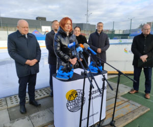 Umowa podpisana. Za 18 miesięcy w Łomży powstanie zadaszone lodowisko rolkowisko