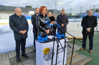 Umowa podpisana. Za 18 miesięcy w Łomży powstanie zadaszone lodowisko rolkowisko