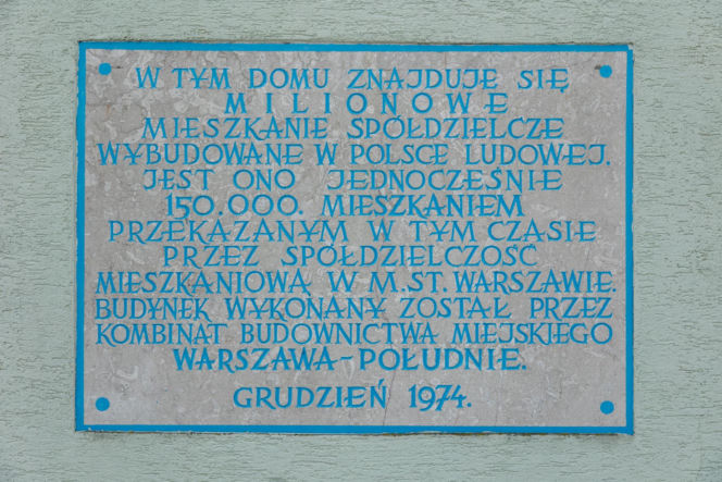 Blok z wielkiej płyty przy Marsylskiej 3 w Warszawie
