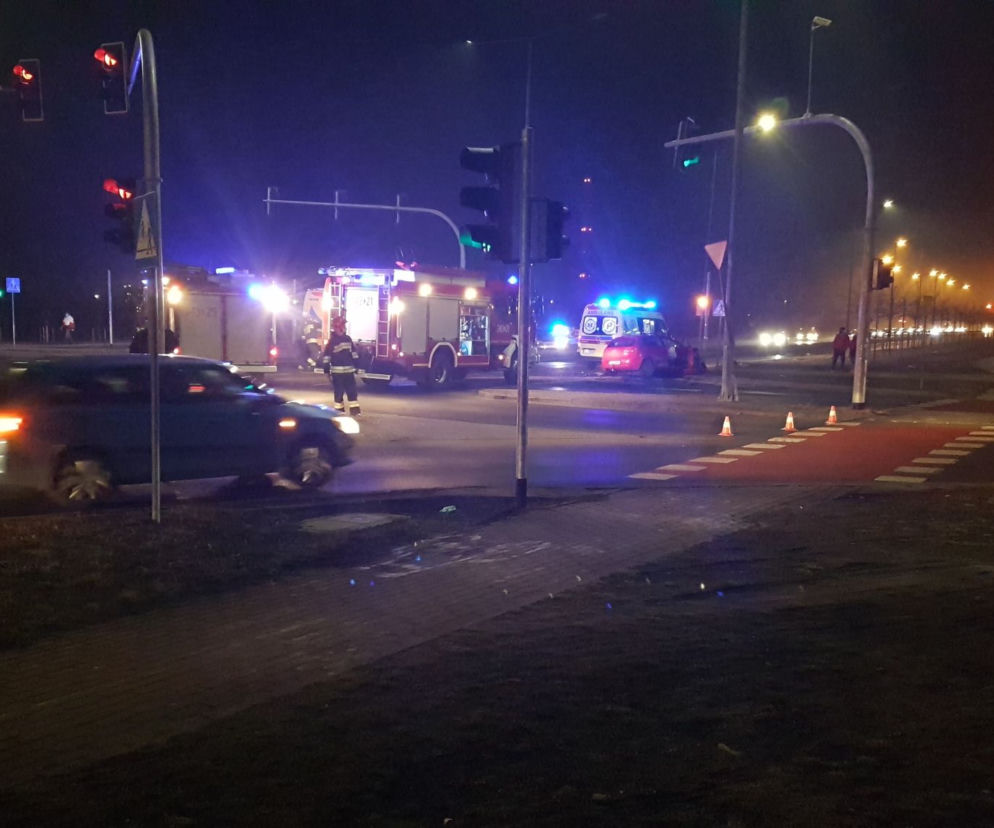 Karambol w Toruniu! Zderzyły się dwa samochody osobowe