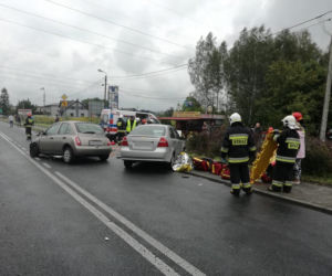 Chełm Śląski: Poważny wypadek na DW934. Rannych zostało pięć osób, w tym jedno dziecko [ZDJĘCIA]