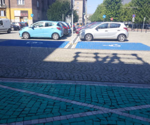Parking dla rodziców z dzieckiem przed Urzędem Miasta w Sosnowcu
