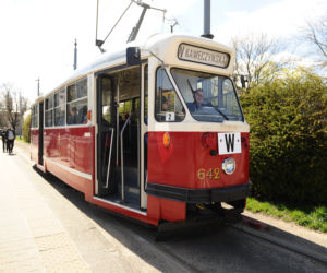 Parówki opanowały Warszawę. Zabytkowe tramwaje zrobiły wielką radochę pasażerom