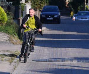 Przesiadł się na rower elektryczny