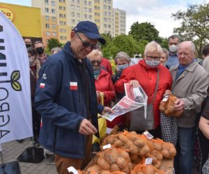 Nietypowy protest Agrounii. Rolnicy rozdawali ziemniaki w Toruniu