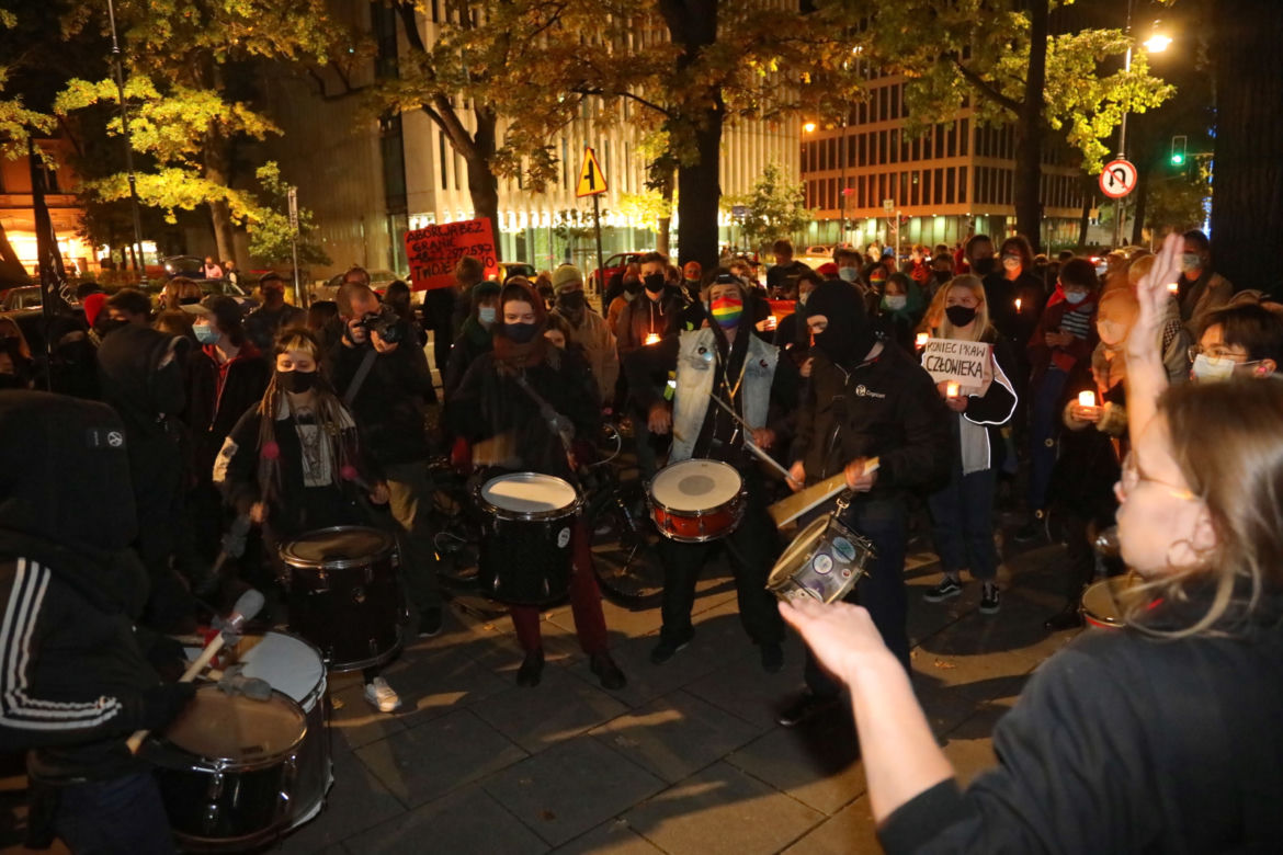 #PiekłoKobiet: Spontaniczny Stajk przed Trybunałem Konstutucyjnym w Warszawie