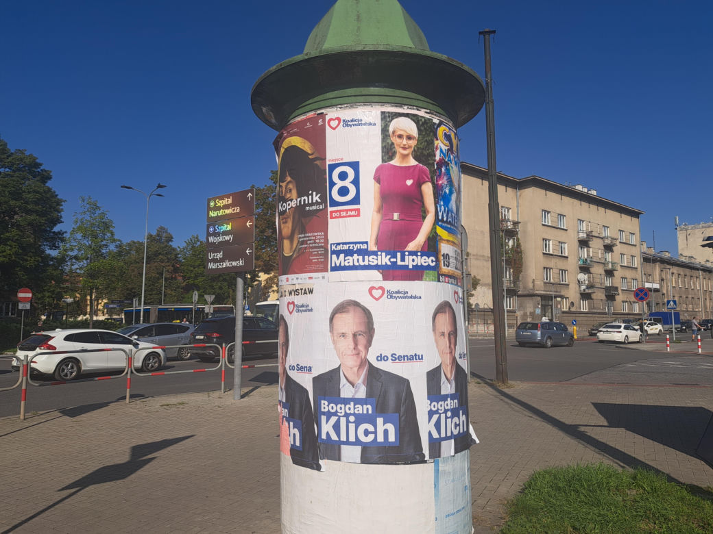 Plakaty wyborcze w Krakowie. Tak kandydaci na posłów i senatorów zabiegają o głosy wyborców