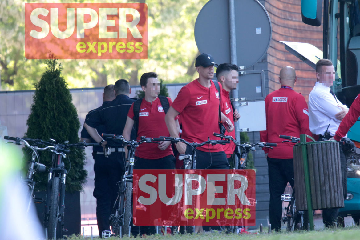 Wojciech Szczęsny z papierosem w ustach przed meczem Polska - Hiszpania
