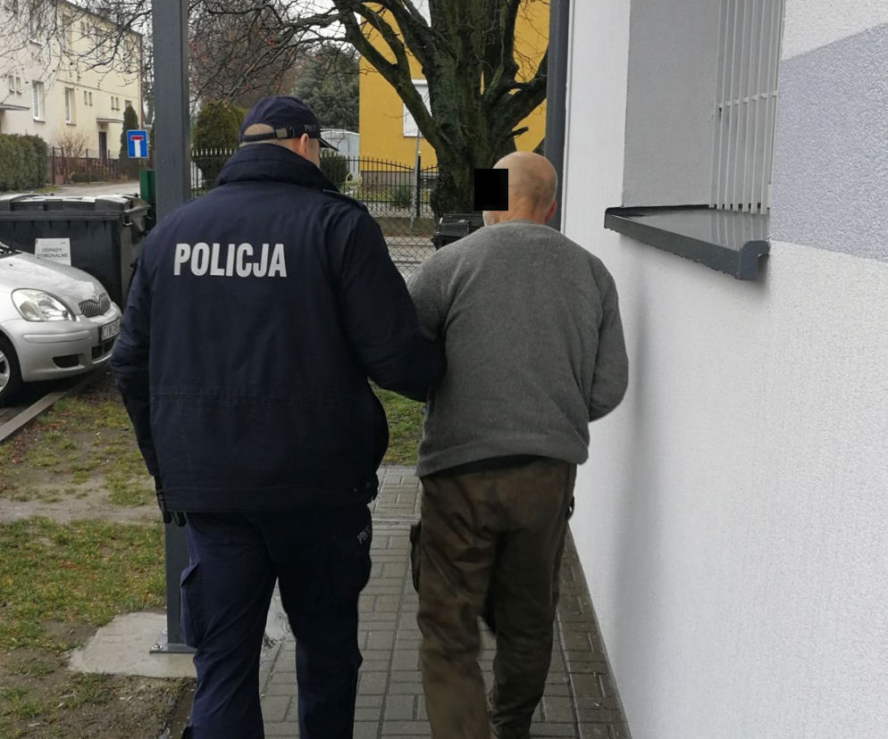 Złotniki Kujawskie. Wyszedł przez okno z zabytkowym zegarem. Grozi mu 10 lat więzienia!