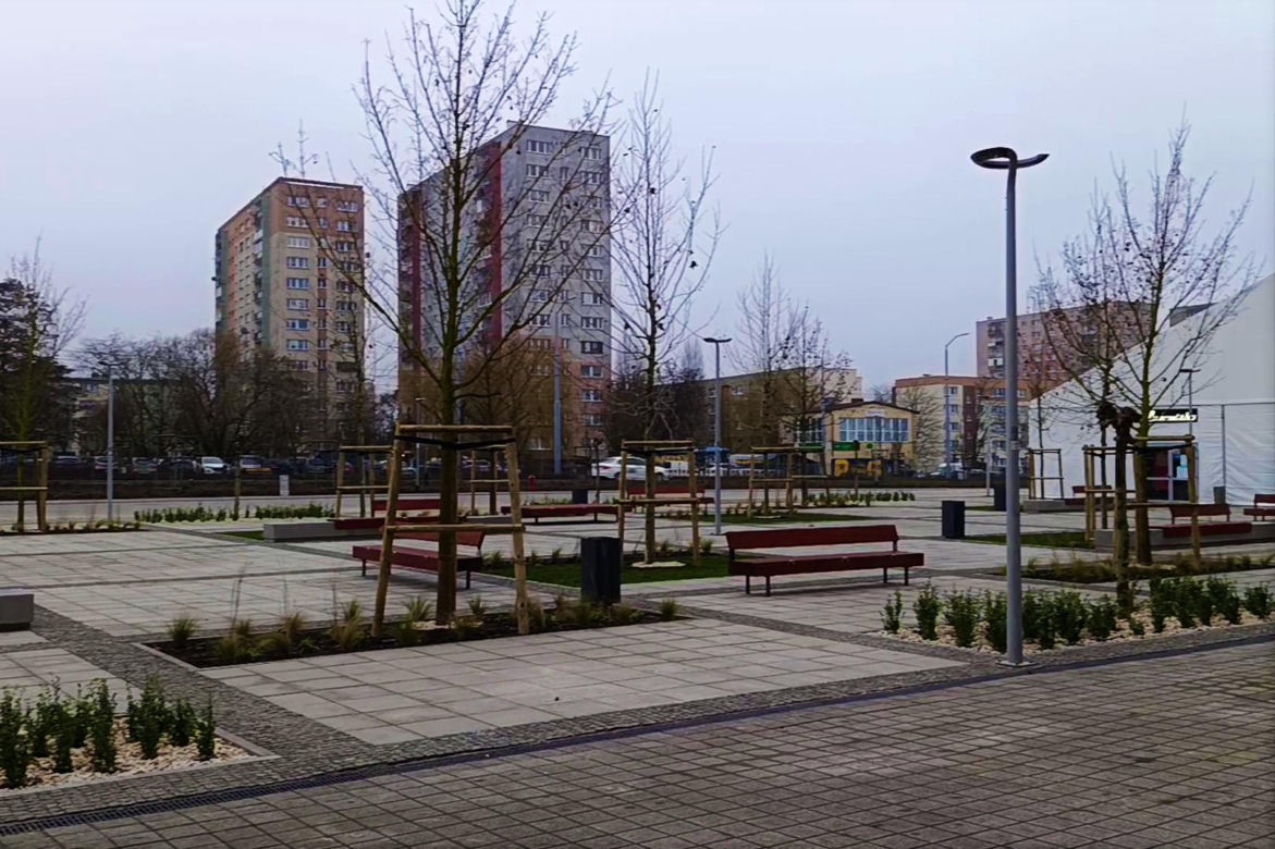 Plac przed Netto Areną po przebudowie