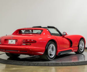 Dodge Viper z przebiegiem 34 mil