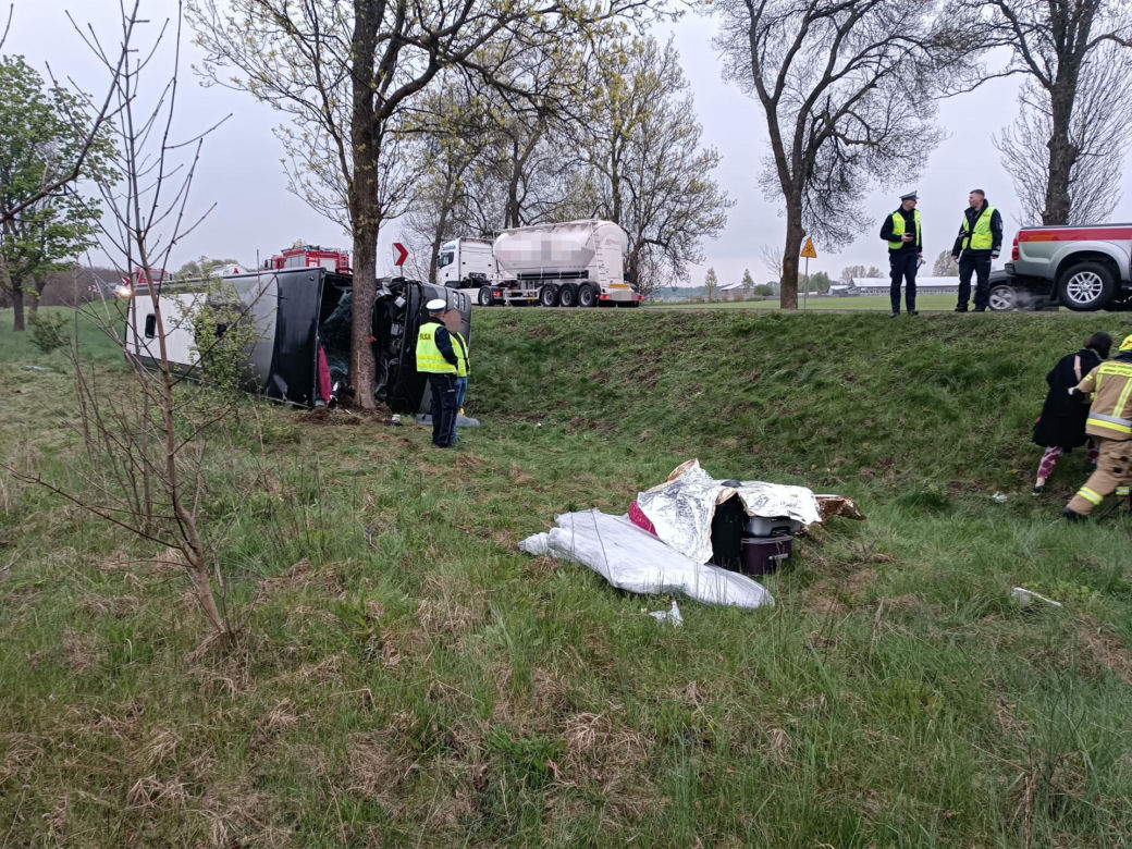 Wypadek autobusu pod Siedlcami. Droga zablokowana, są ranni