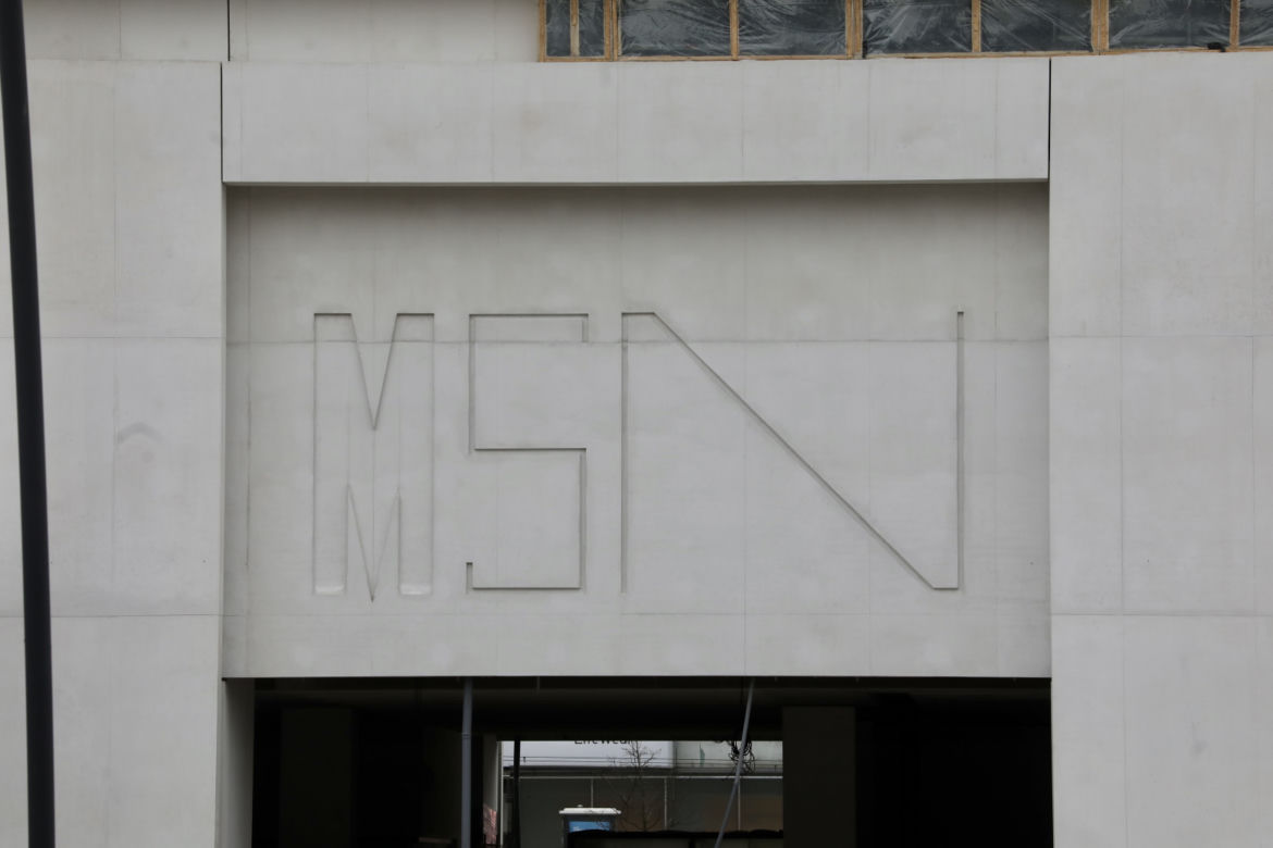 Muzeum sztuki dzieli warszawiaków. Mówią, że jest jak wielka trumna