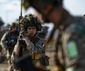 „Duch dyscypliny” i 800 euro. Nowy program Macrona ma wzmocnić armię 