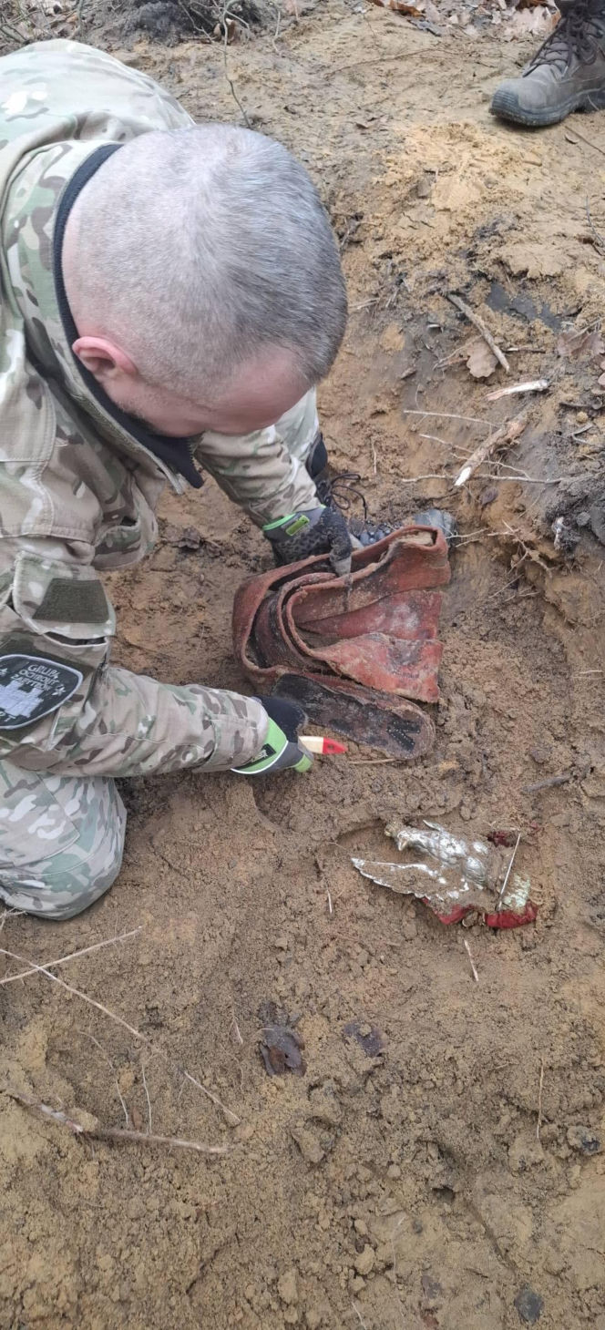 Sensacyjne odkrycie w starachowickim lesie! Pod ziemią przeleżało ponad 80 lat