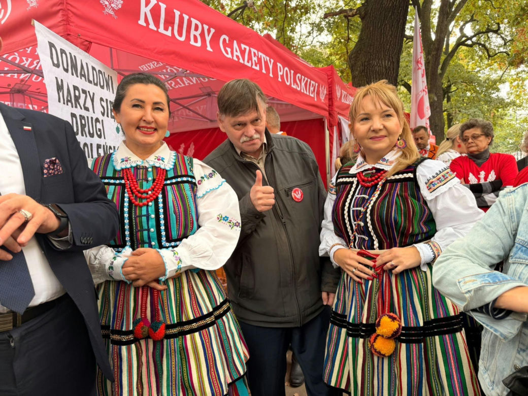 Poseł Telus z delegacją z Opoczna wspierał protestujących przed TK