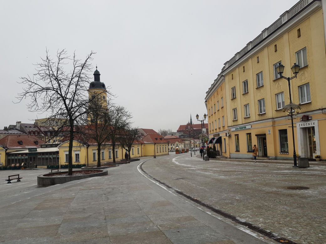 Gołoledź, marznące opady i oblodzone chodniki. Tak wyglądał poranek na drogach w Białymstoku