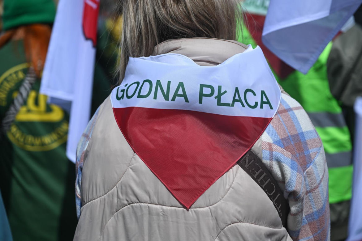 Protest pracowników ZUS w Warszawie przed Ministerstwem Finansów