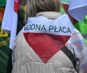 Protest pracowników ZUS w Warszawie przed Ministerstwem Finansów